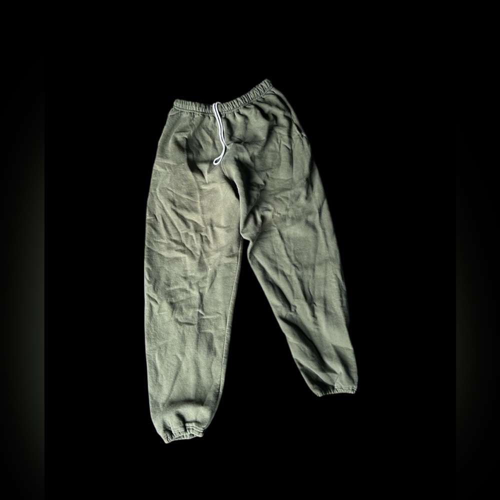 ✨Jerzees Green and khaki sweatpants✨